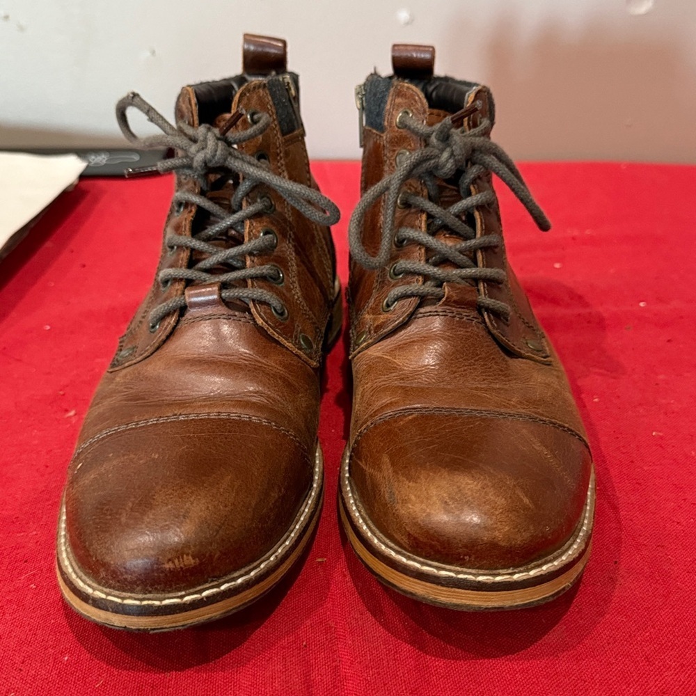 Crevo Men's Two-Tone Leather Boots - Picture 2 of 6